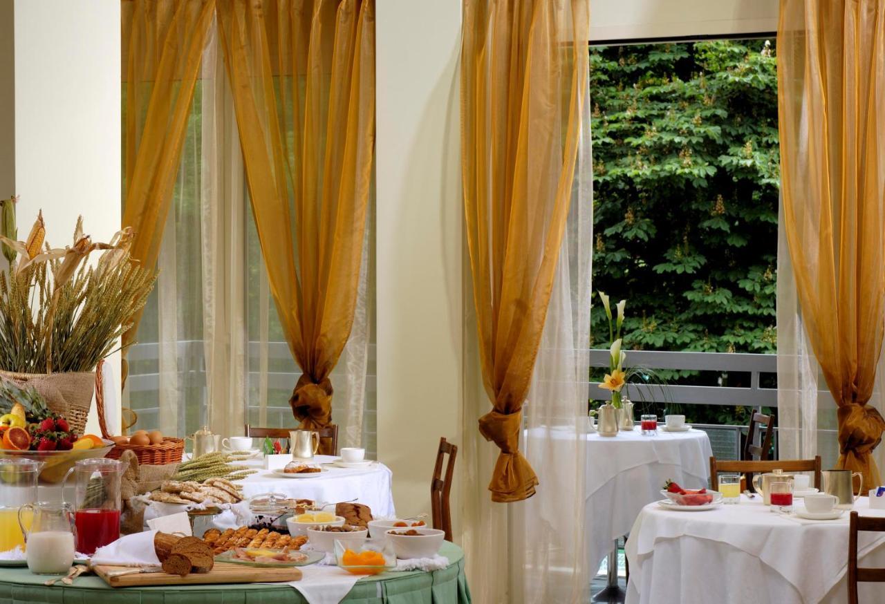 Rizzi Aquacharme Hotel & Spa Boario Terme Restaurang bild