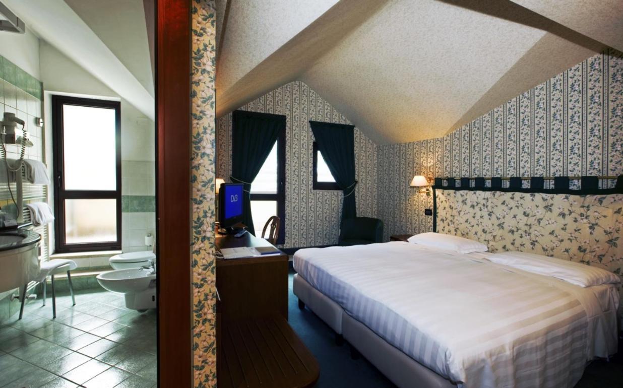 Rizzi Aquacharme Hotel & Spa Boario Terme Exteriör bild