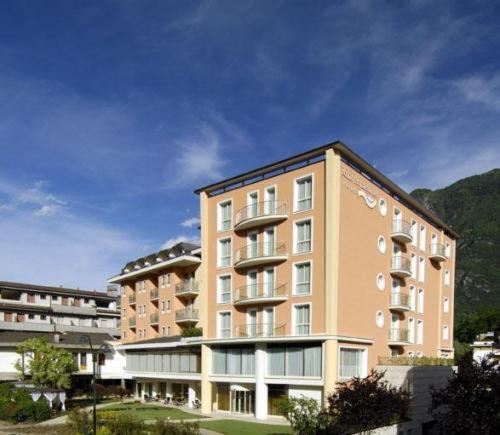 Rizzi Aquacharme Hotel & Spa Boario Terme Exteriör bild